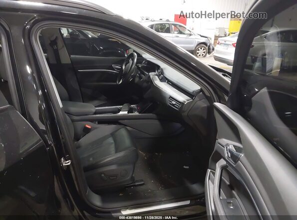 WA1AAAGE8MB008070 2021 AUDI E-TRON Black Вид салону спереду