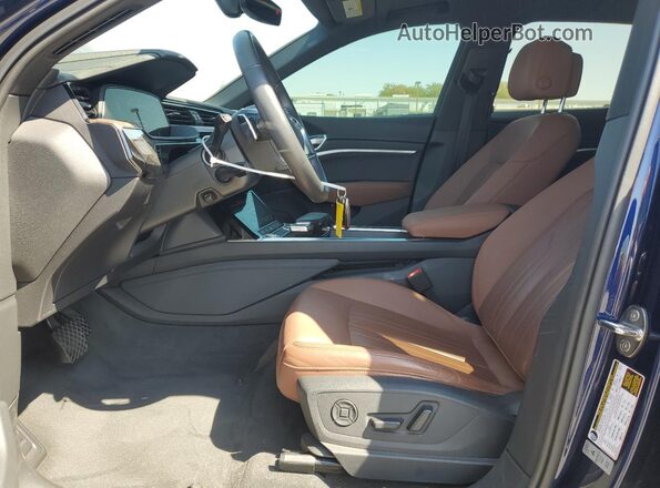 WA1AAAGEXNB006953 2022 AUDI E-TRON Blue წინა სალონის ხედი