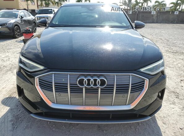 WA1AABGE5NB023388 2022 AUDI E-TRON Black Widok z przodu