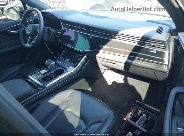 WA1ACBF7XPD011614 2023 AUDI Q7 Gray Front interior view