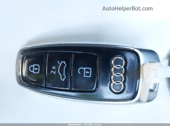 WA1ACBF7XPD011614 2023 AUDI Q7 Gray Dashboard view