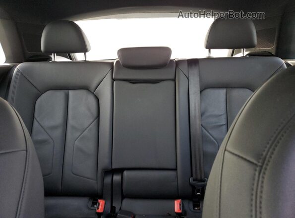 WA1AECF32K1079977 2019 AUDI Q3 Black Rear seats view