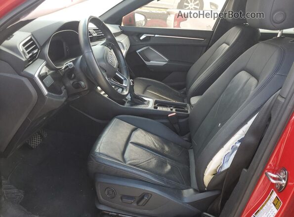 WA1AECF33L1022365 2020 AUDI Q3 Red Widok wnętrza z przodu