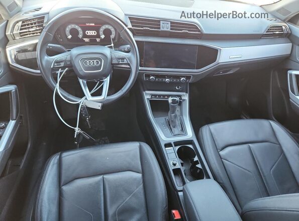 WA1AECF33L1035195 2020 AUDI Q3 Gray Widok deski rozdzielczej