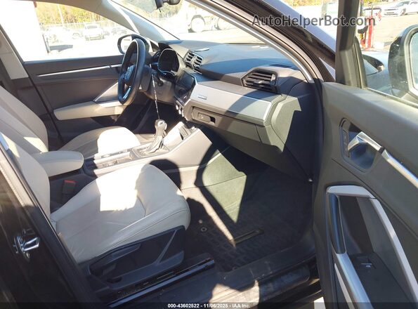 WA1AECF34L1040227 2020 AUDI Q3 Black Front interior view