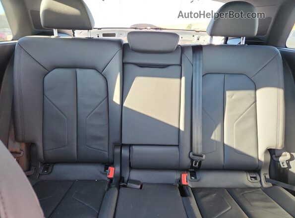 WA1AECF37L1030324 2020 AUDI Q3 White უკანა სავარძლების ხედი