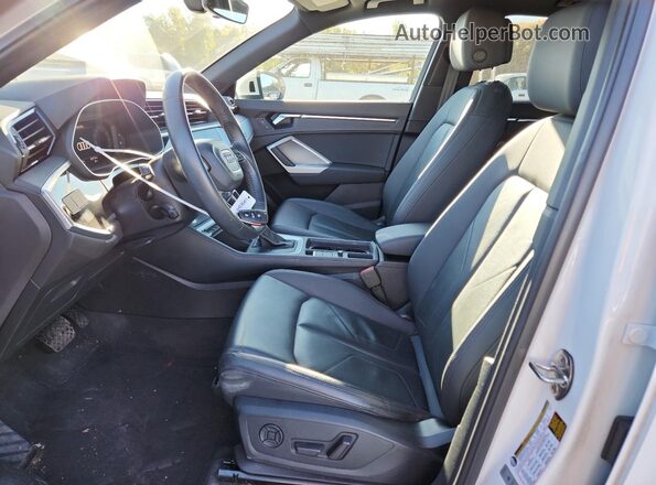 WA1AECF37L1030324 2020 AUDI Q3 White წინა სალონის ხედი