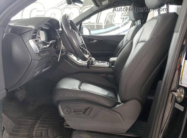 WA1AJAF71MD011240 2021 AUDI Q7 Black Front interior view