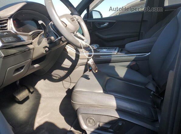WA1AJAF77MD033968 2021 AUDI Q7 Black Вид салону спереду