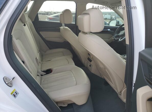 WA1ANAFY0L2020180 2020 AUDI Q5 White Widok tylnych siedzeń