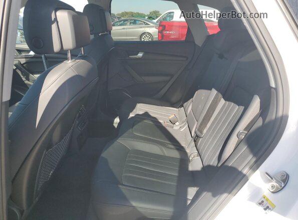 WA1ANAFY6L2050784 2020 AUDI Q5 White Vista de los asientos traseros