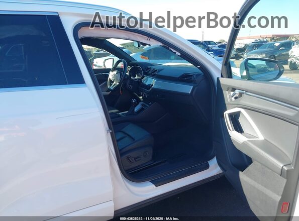 WA1AUCF37M1095744 2021 AUDI Q3 White Vista interior delantera
