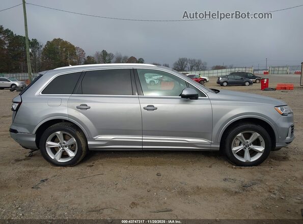 WA1AXAF79MD000064 2021 AUDI Q7 Silver Widok wnętrza z tyłu