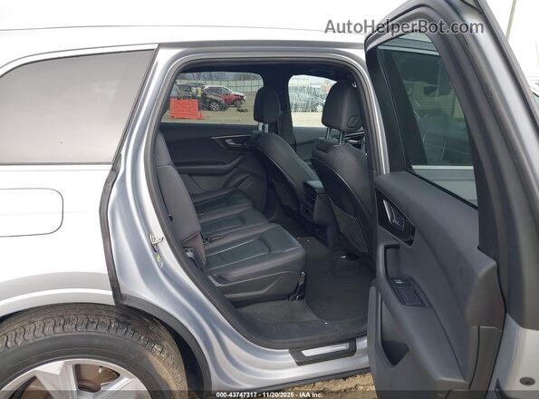 WA1AXAF79MD000064 2021 AUDI Q7 Silver Widok naklejki z numerem VIN