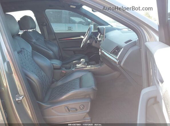 WA1B4AFY7P2078655 2023 AUDI SQ5 Gray Widok wnętrza z przodu