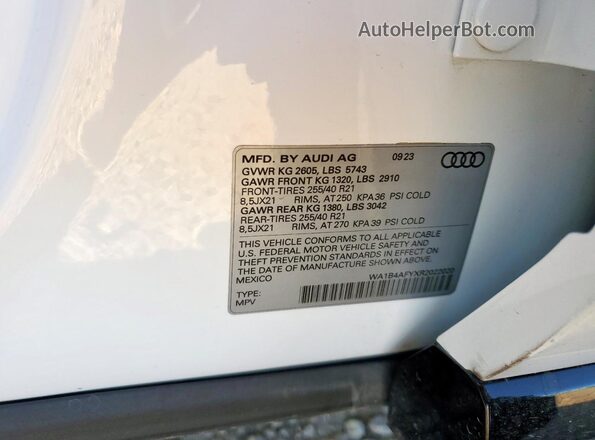 WA1B4AFYXR2022020 2024 AUDI SQ5 White Engine compartment view