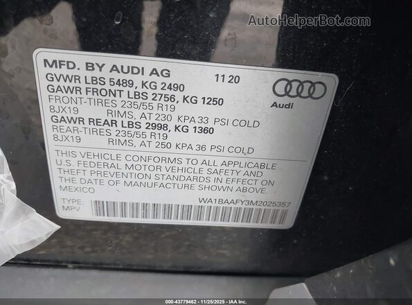WA1BAAFY3M2025357 2021 AUDI Q5 Black Vista del compartimento del motor