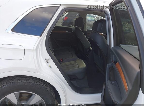 WA1BBAFY4N2126342 2022 AUDI Q5 White VIN կոդի պիտակի տեսք