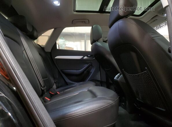 WA1BCCFS8HR004857 2017 AUDI Q3 Black Вид задньої частини салону