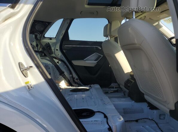 WA1BECF33K1066630 2019 AUDI Q3 White Սալոնի հետևի տեսք