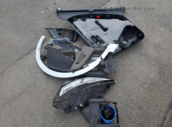 WA1BVAF1XLD000613 2020 AUDI Q8 White VIN კოდის სტიკერის ხედი