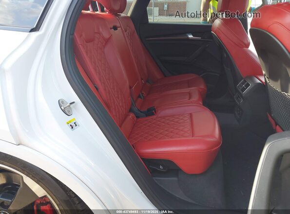 WA1C4AFY9K2005199 2019 AUDI SQ5 White Widok naklejki z numerem VIN