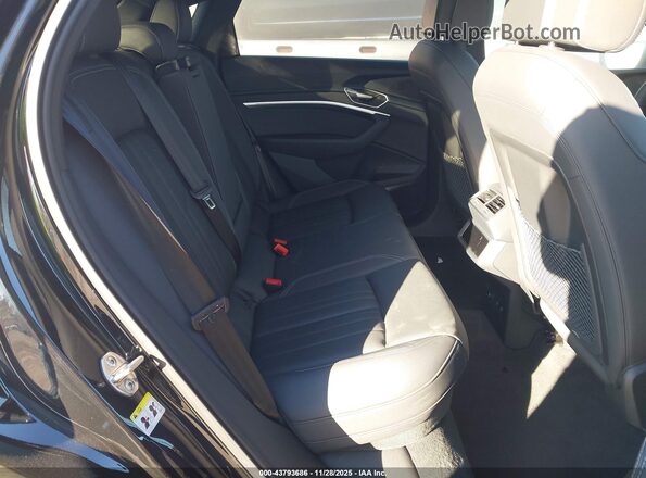WA1CAAGE7RB033493 2024 AUDI Q8 E-TRON Black Widok naklejki z numerem VIN