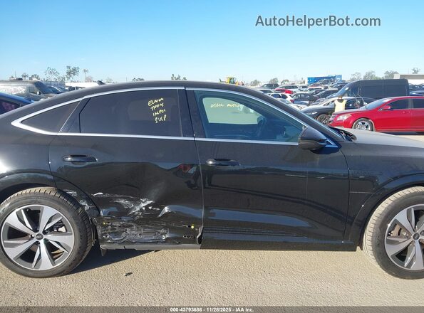 WA1CAAGE7RB033493 2024 AUDI Q8 E-TRON Black Widok wnętrza 360 stopni