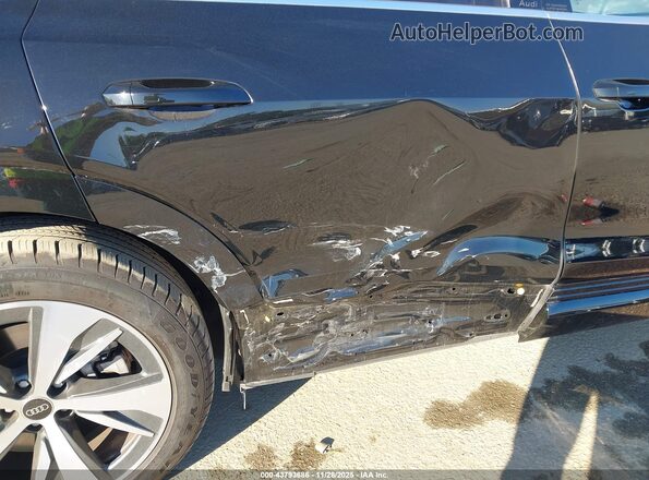 WA1CAAGE7RB033493 2024 AUDI Q8 E-TRON Black Widok z przodu