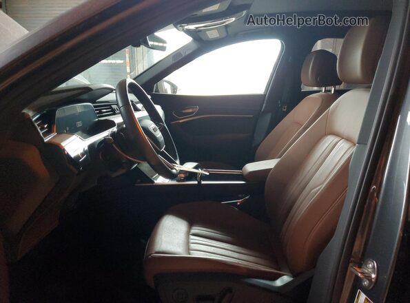 WA1CAAGE9RB040915 2024 AUDI Q8 Черный Вид салона спереди