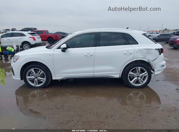 WA1DECF30R1124289 2024 AUDI Q3 White 360 interior view