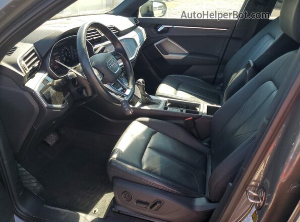 WA1DECF31M1049272 2021 AUDI Q3 Gray Vista interior delantera