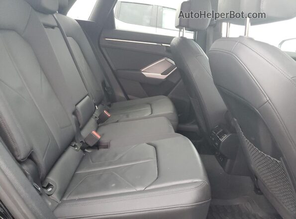 WA1DECF31N1123971 2022 AUDI Q3 Black Widok wnętrza z tyłu
