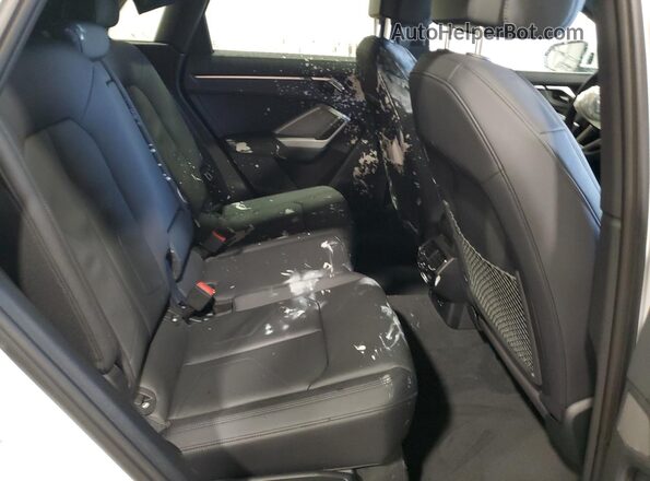 WA1DECF31S1062696 2025 AUDI Q3 White Widok wnętrza z tyłu