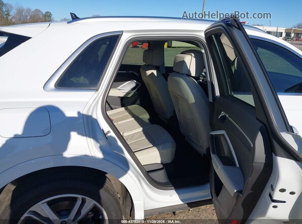 WA1DECF32N1024530 2022 AUDI Q3 White VIN կոդի պիտակի տեսք