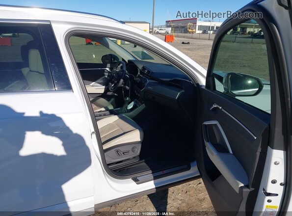 WA1DECF32N1024530 2022 AUDI Q3 White Սալոնի դիմացի տեսք