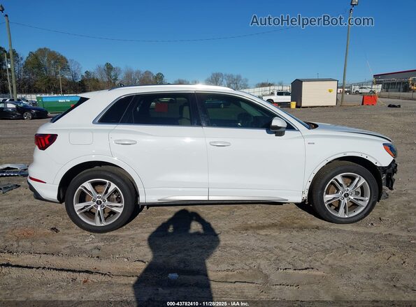 WA1DECF32N1024530 2022 AUDI Q3 White Սալոնի 360 աստիճան տեսք