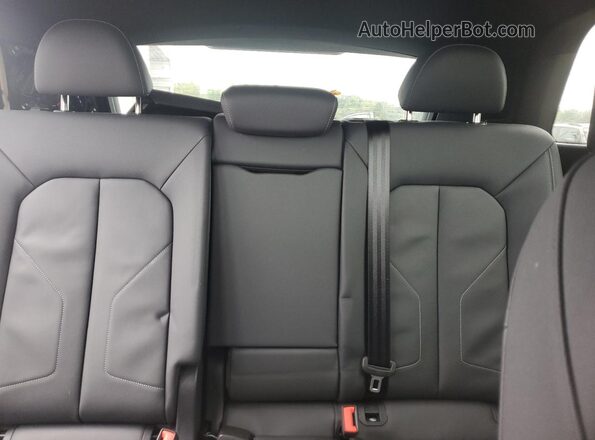WA1DECF34R1182504 2024 AUDI Q3 Blue Rear seats view