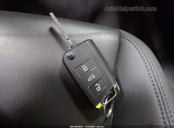 WA1DECF36M1038381 2021 AUDI Q3 Black Առջևի վահանակի տեսք