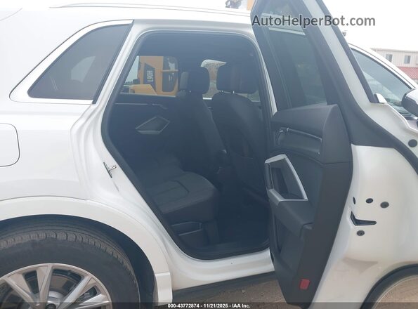 WA1DECF36S1049474 2025 AUDI Q3 White Vista de la etiqueta del VIN