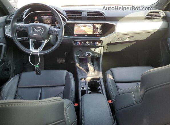 WA1EECF32P1078613 2023 AUDI Q3 Gray Vista del salpicadero