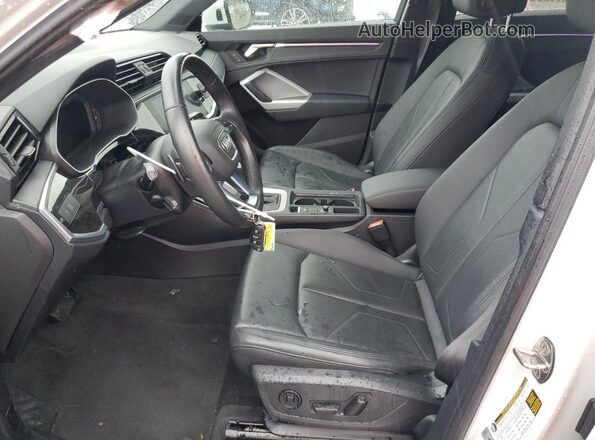 WA1EECF37M1101783 2021 AUDI Q3 White Вид салону спереду