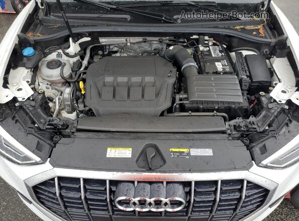 WA1EECF37M1101783 2021 AUDI Q3 White Вид підкапотного простору