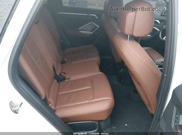 WA1EECF38N1046018 2022 AUDI Q3 White VIN կոդի պիտակի տեսք