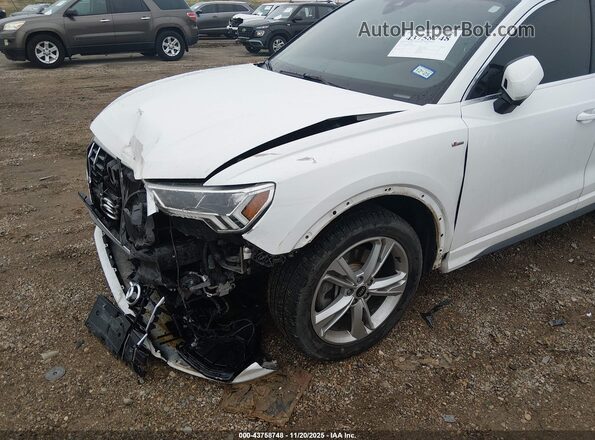 WA1EECF38N1046018 2022 AUDI Q3 White Դիմացի տեսք