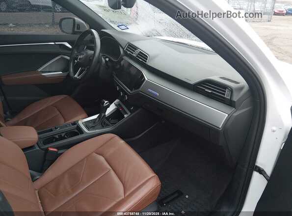 WA1EECF38N1046018 2022 AUDI Q3 White Սալոնի դիմացի տեսք