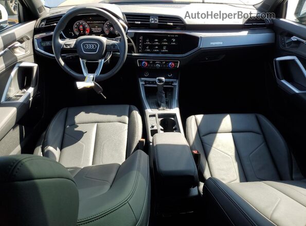 WA1EECF38R1206047 2024 AUDI Q3 White Vista del salpicadero