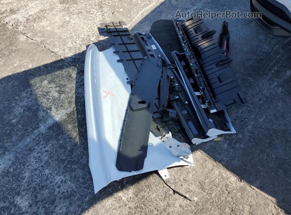 WA1EECF38R1206047 2024 AUDI Q3 White Vista de la etiqueta del VIN