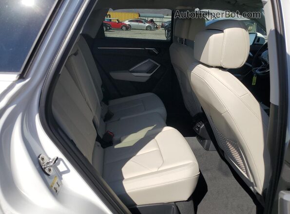 WA1EEDF34S1037947 2025 AUDI Q3 White Вид задньої частини салону