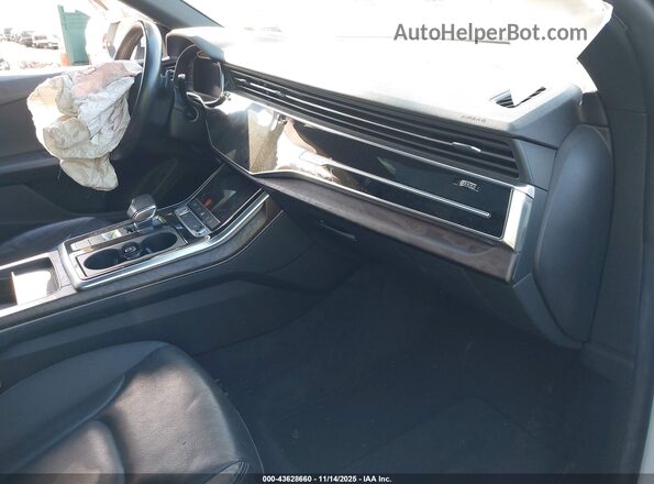 WA1EVAF10LD013884 2020 AUDI Q8 White Front interior view